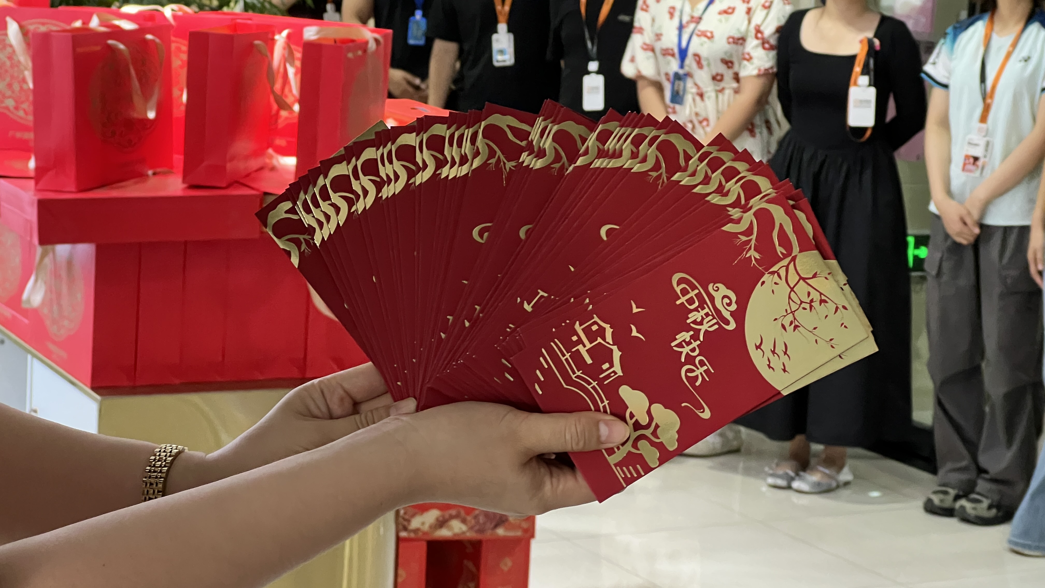Mid-Autumn Festival at Truth: Pagbabahagi ng Pagpapahalaga sa Bawat Miyembro ng Koponan